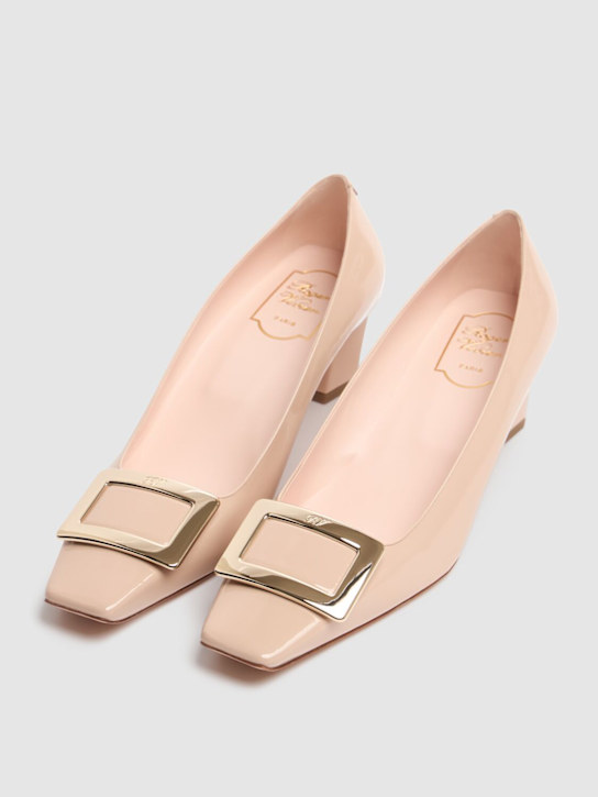 Roger Vivier: 45mm Belle Vivier patent leather pumps - Nude - women_1 | Luisa Via Roma