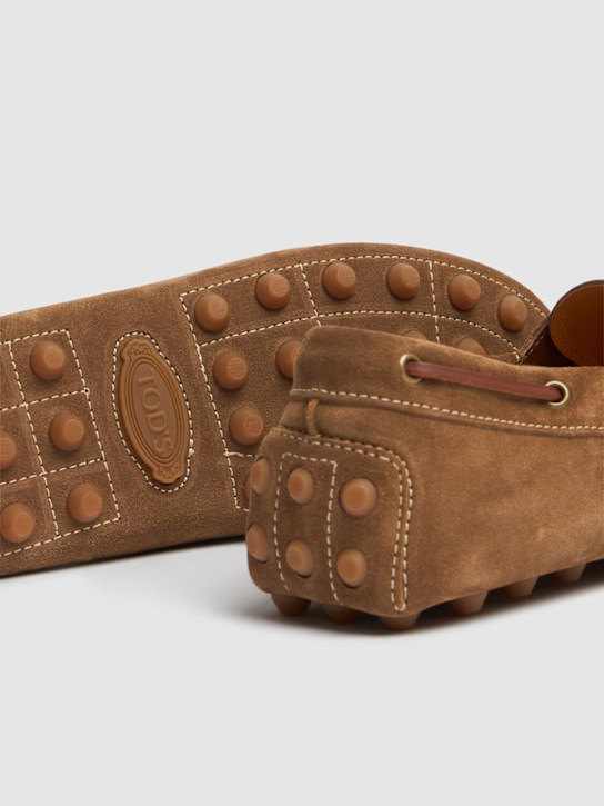 Tod's: Scarpe da barca in camoscio - Noce Chiaro - men_3 | Luisa Via Roma
