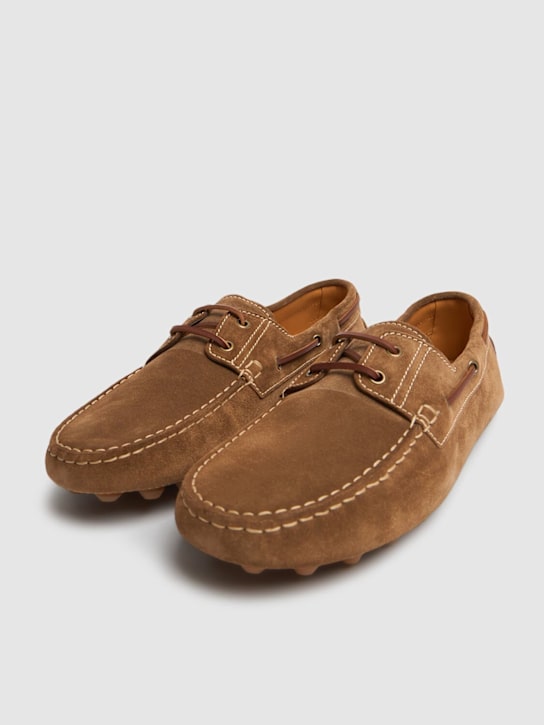 Tod's: Scarpe da barca in camoscio - Noce Chiaro - men_2 | Luisa Via Roma
