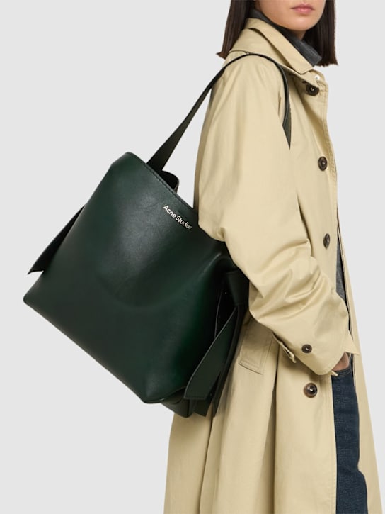 Acne Studios: Midi Musubi leather tote bag - Olive Green - women_1 | Luisa Via Roma