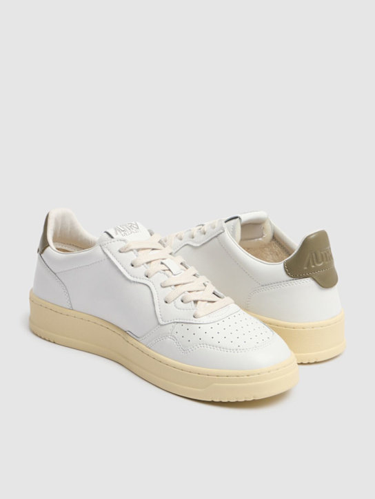 Autry: Medalist Low sneakers - White/Grey - men_3 | Luisa Via Roma