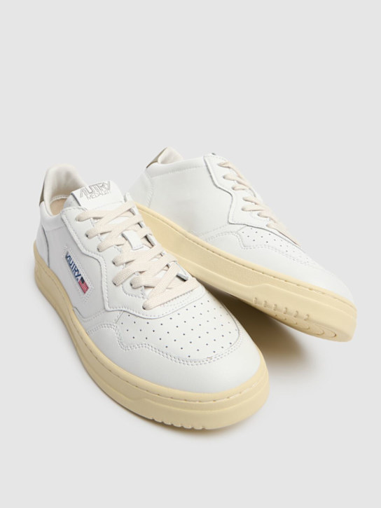 Autry: Medalist Low sneakers - White/Grey - men_2 | Luisa Via Roma