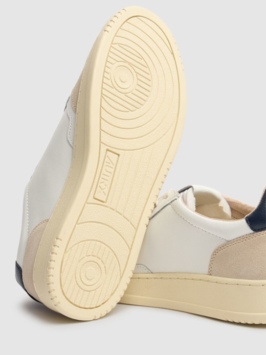 Autry: Medalist Low sneakers - White Blue - men_4 | Luisa Via Roma