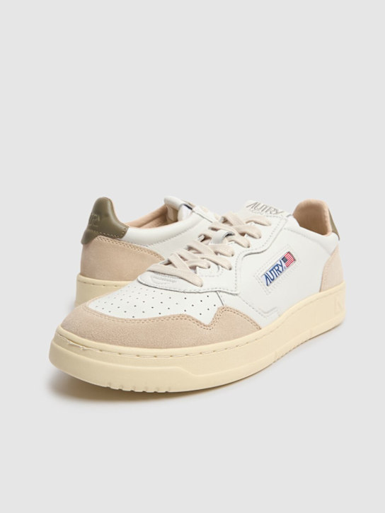 Autry: Medalist Low sneakers - White/Grey - men_2 | Luisa Via Roma