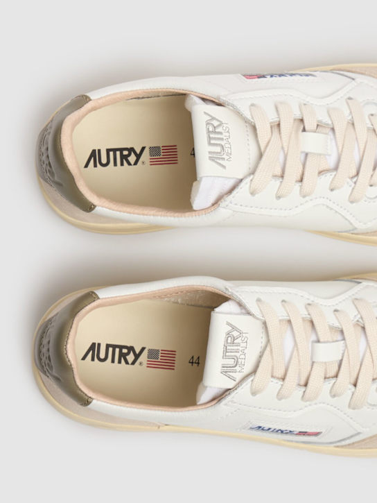 Autry: Medalist Low sneakers - White/Grey - men_5 | Luisa Via Roma
