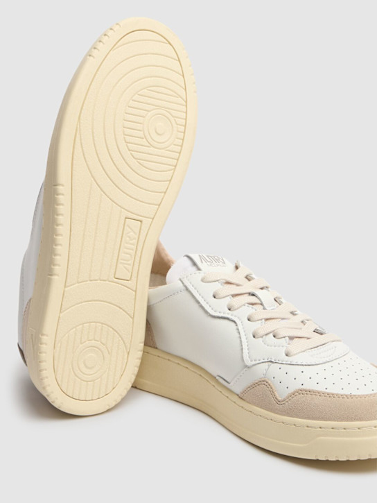 Autry: Medalist Low sneakers - White/Grey - men_4 | Luisa Via Roma