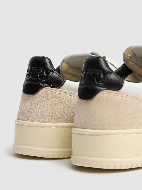 Autry: Medalist Low sneakers - men_3 | Luisa Via Roma