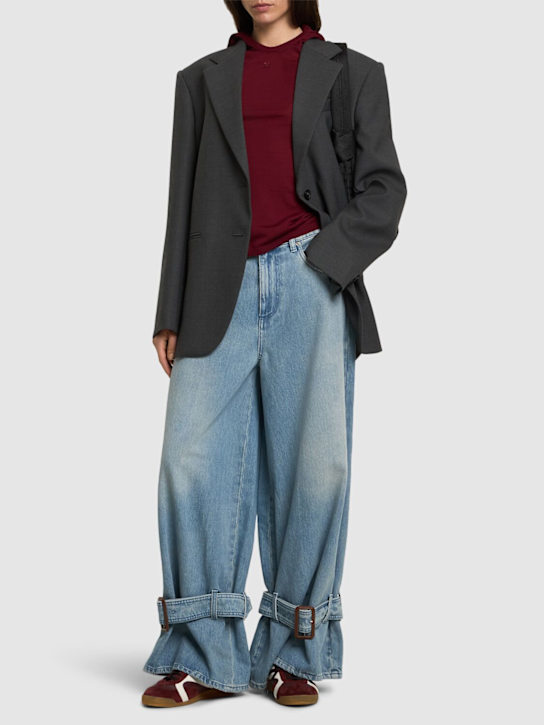 Buckled cuff mid rise boyfriend jeans - Thumbnail 2