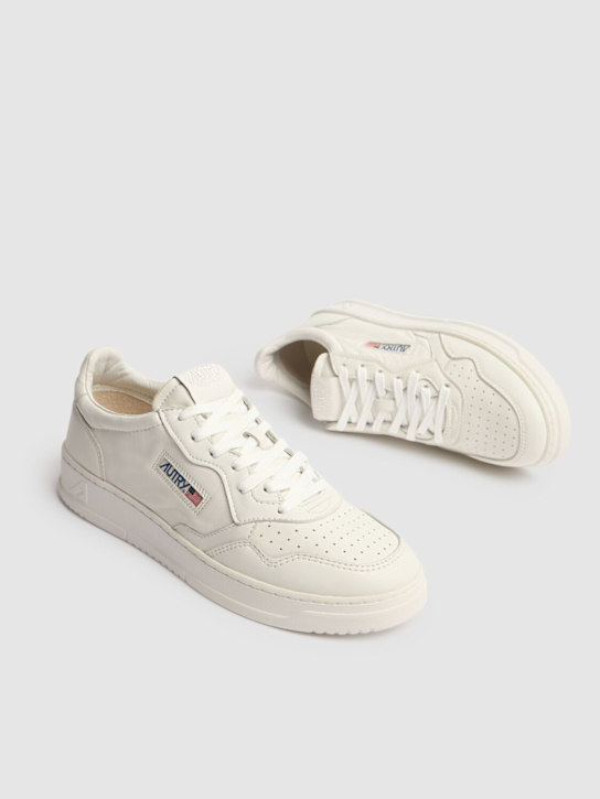 Autry: Medalist Low sneakers - White - men_2 | Luisa Via Roma