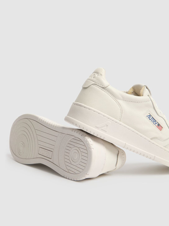 Autry: Medalist Low sneakers - White - men_4 | Luisa Via Roma