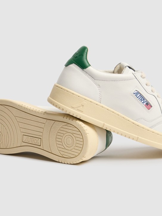 Autry: Medalist Low sneakers - White/Green - men_3 | Luisa Via Roma