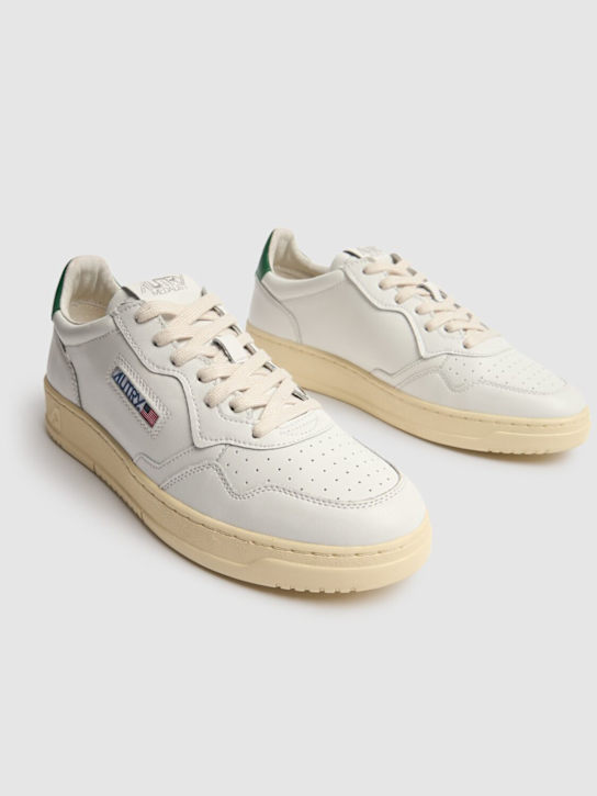 Autry: Medalist Low sneakers - White/Green - men_2 | Luisa Via Roma