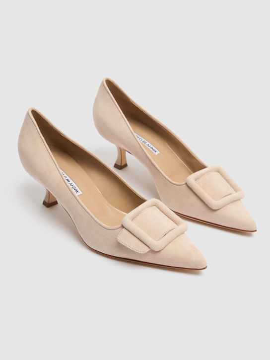 Manolo Blahnik: 50毫米“MAYSALE”麂皮高跟鞋 - 米黄色 - women_2 | Luisa Via Roma