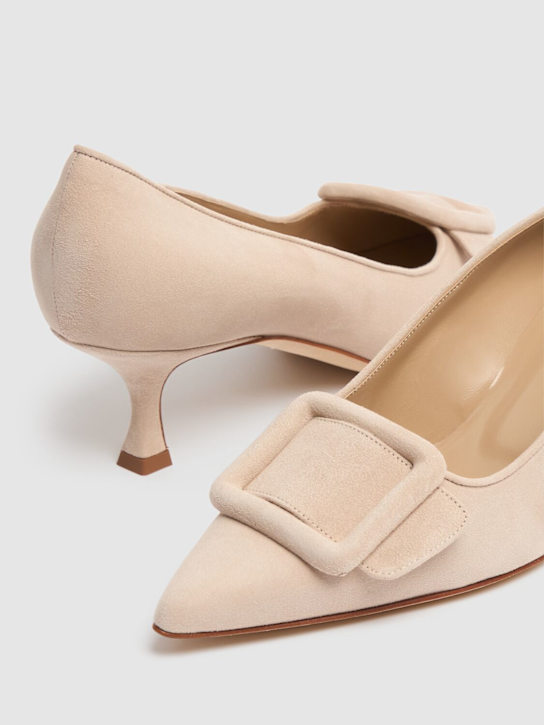 Manolo Blahnik: 50毫米“MAYSALE”麂皮高跟鞋 - 米黄色 - women_3 | Luisa Via Roma