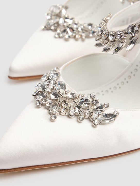 Manolo Blahnik: 90毫米"LURUM"施华洛世奇水晶丝缎穆勒鞋 - 白色 - women_3 | Luisa Via Roma
