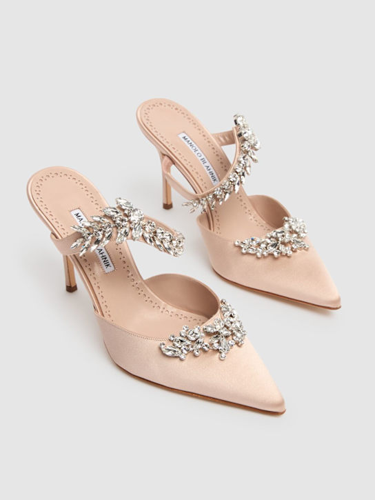 Manolo Blahnik: 90毫米"LURUM"施华洛世奇水晶丝缎穆勒鞋 - 腮红色 - women_2 | Luisa Via Roma
