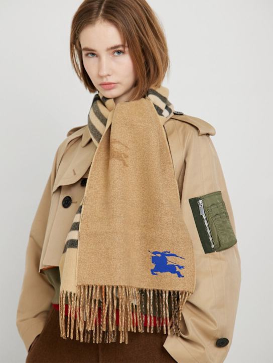 Burberry: Sciarpa in cashmere jacquard - women_1 | Luisa Via Roma