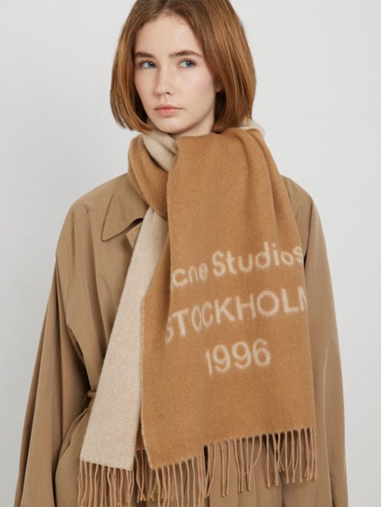 Acne Studios: Venus 1996 jacquard scarf - Camel/Ecru - women_1 | Luisa Via Roma