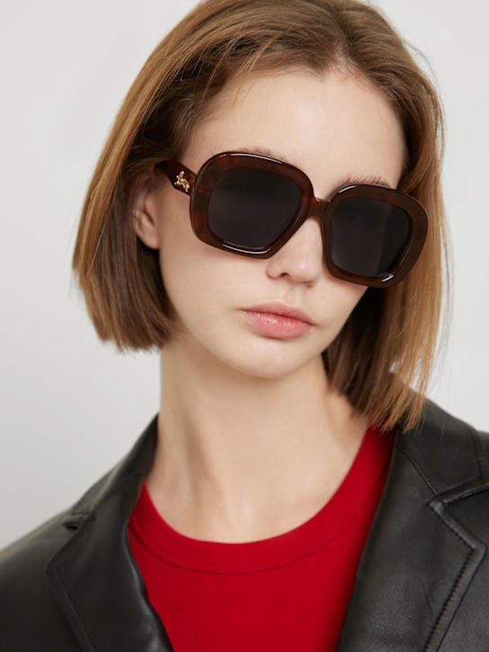 Loewe: Curvy round sunglasses - Blond Havana - women_2 | Luisa Via Roma