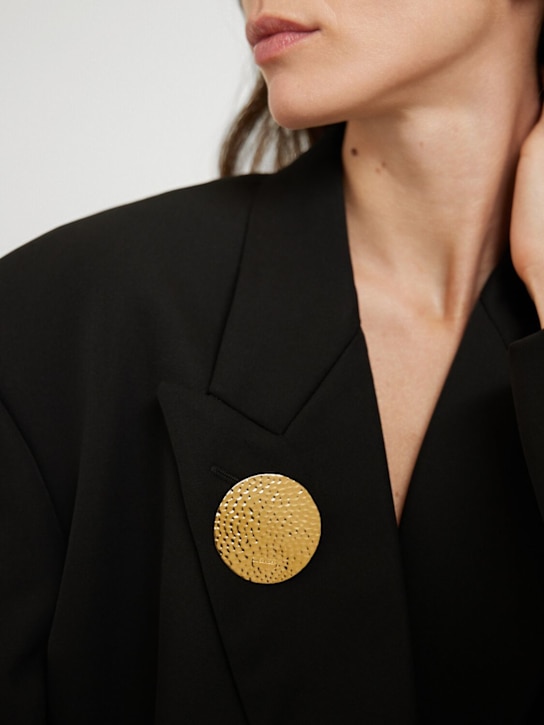 Jil Sander: Hammered round pin - Gold - women_1 | Luisa Via Roma