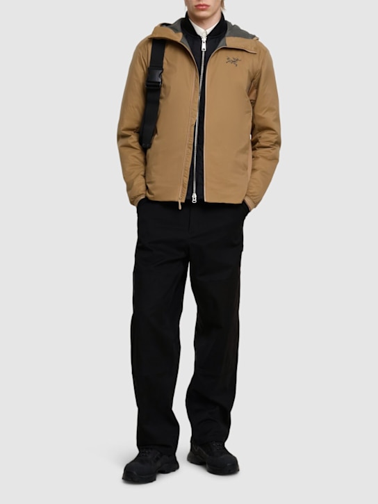Arc'teryx: Isolierte Jacke "Atom Hoodie" - men_1 | Luisa Via Roma