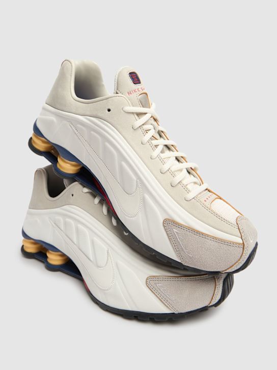 Nike: Sneakers Shox R4 - Phantom/Sail - men_2 | Luisa Via Roma