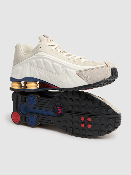 Nike: Sneakers Shox R4 - Phantom/Sail - men_4 | Luisa Via Roma