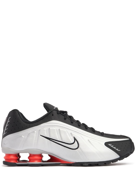Nike: Shox R4 sneakers - Metallic-Silber - men_0 | Luisa Via Roma