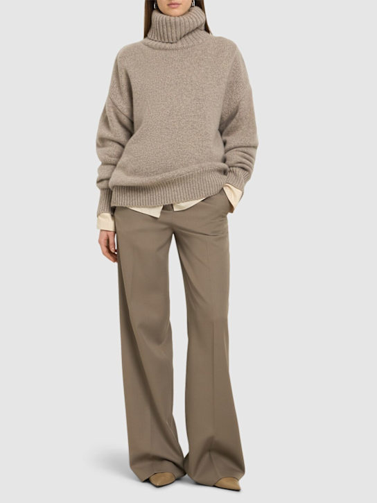 Extreme Cashmere: Oversize Xtra タートルネックセーター - women_1 | Luisa Via Roma