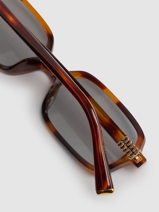 Miu Miu: Occhiali da sole quadrati Regard in acetato - women_3 | Luisa Via Roma