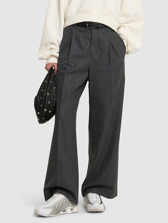 Nike: Sneakers Shox R4 - women_1 | Luisa Via Roma