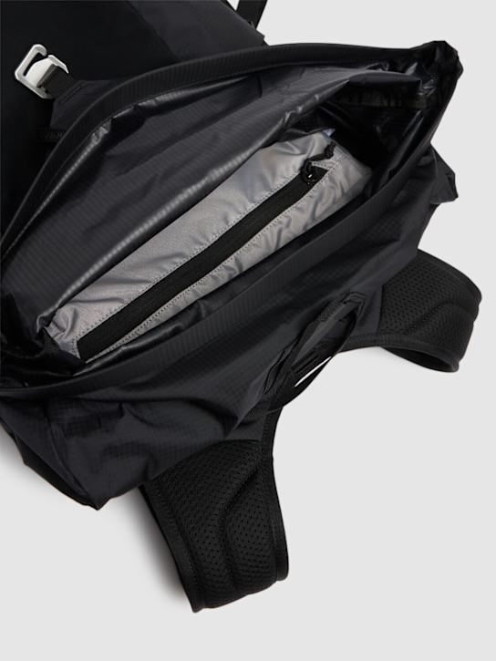 Salomon: 20L ACS daypack - Black - men_5 | Luisa Via Roma