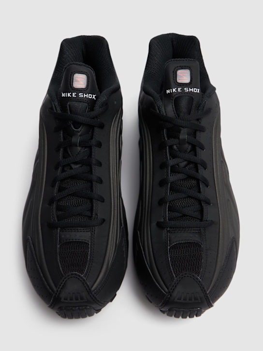 Nike: Shox R4 sneakers - Black/Black-bla - men_4 | Luisa Via Roma