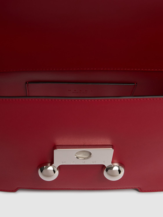 Marni: Medium Trunkaroo leather shoulder bag - Hot Red - women_4 | Luisa Via Roma