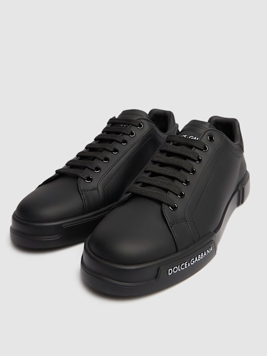 Dolce&Gabbana: Logo leather low sneakers - Nero/Nero - men_2 | Luisa Via Roma