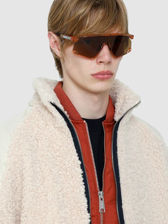 Oakley: Oakley Bxtr metal sunglasses - Transparent - men_1 | Luisa Via Roma