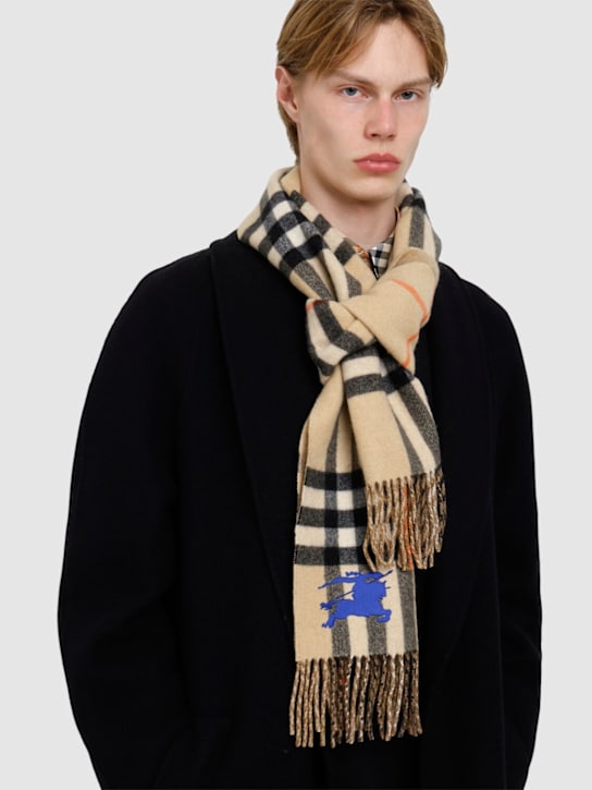 Burberry: Schal aus Kaschmirjacquard „Giant“ - men_1 | Luisa Via Roma