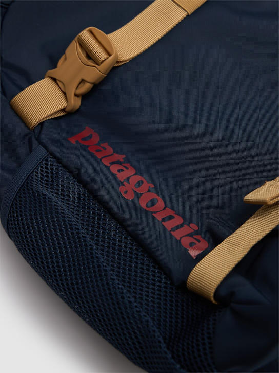 Patagonia: 18L Recycled tech backpack - Blue - kids-boys_2 | Luisa Via Roma