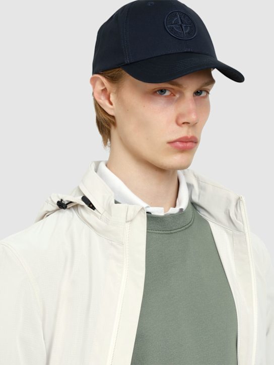 Stone Island: Cotton logo baseball cap - Dunkelblau - men_1 | Luisa Via Roma