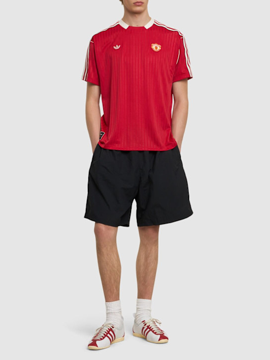 adidas Originals: Manchester United Icon football jersey - レッド - men_1 | Luisa Via Roma