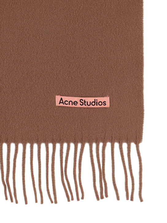 Acne Studios: Canada羊毛围巾 - 棕色 - women_2 | Luisa Via Roma