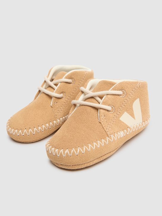 Veja: Chaussures premiers pas en daim - Beige - kids-boys_1 | Luisa Via Roma