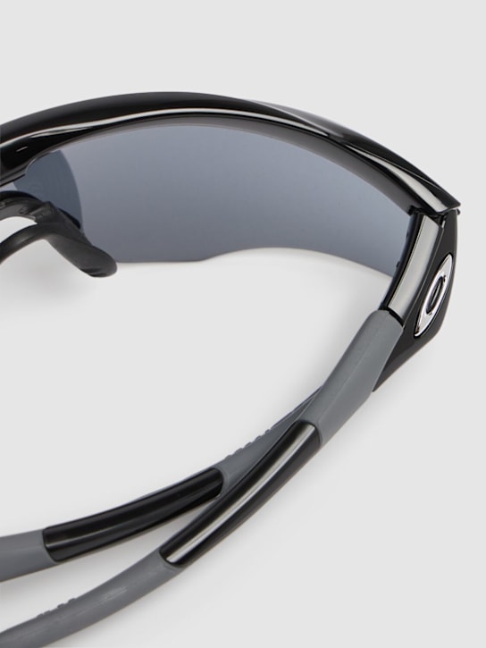 Oakley: M2 Frame XL sunglasses - Polished Black - men_3 | Luisa Via Roma
