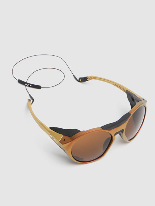 Oakley: Clifden sunglasses - Matte Red Gold - women_1 | Luisa Via Roma