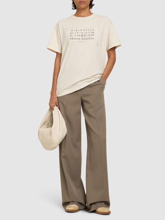 Maison Margiela: T-shirt in jersey di cotone con logo - Bianco - women_1 | Luisa Via Roma