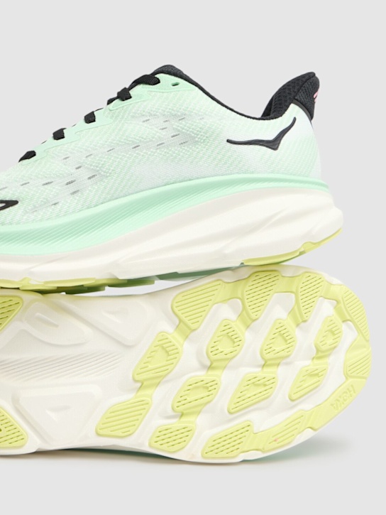 Hoka: Clifton 9 sneakers - Mint Fluorite - women_4 | Luisa Via Roma
