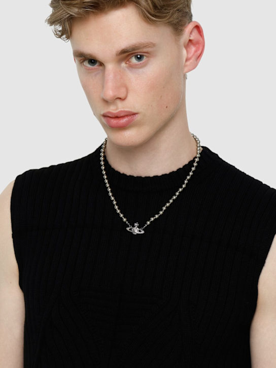 Vivienne Westwood: Logo faux pearl necklace - men_1 | Luisa Via Roma