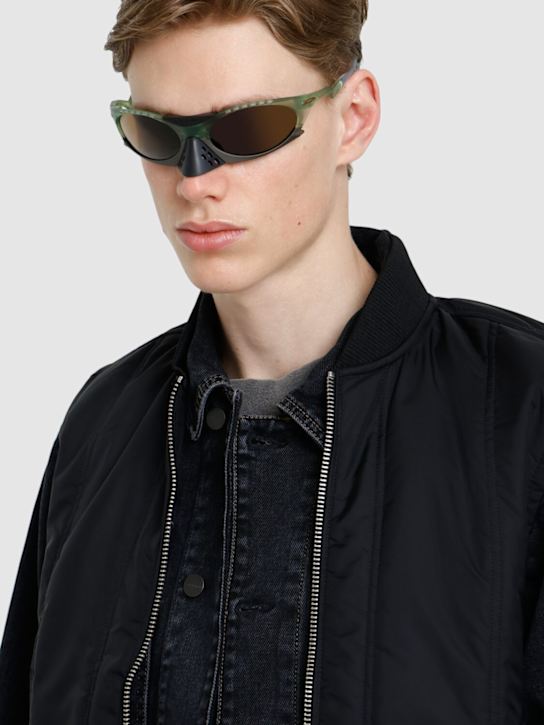 Oakley: Plantaris sunglasses - Matte Trans Fer - men_2 | Luisa Via Roma