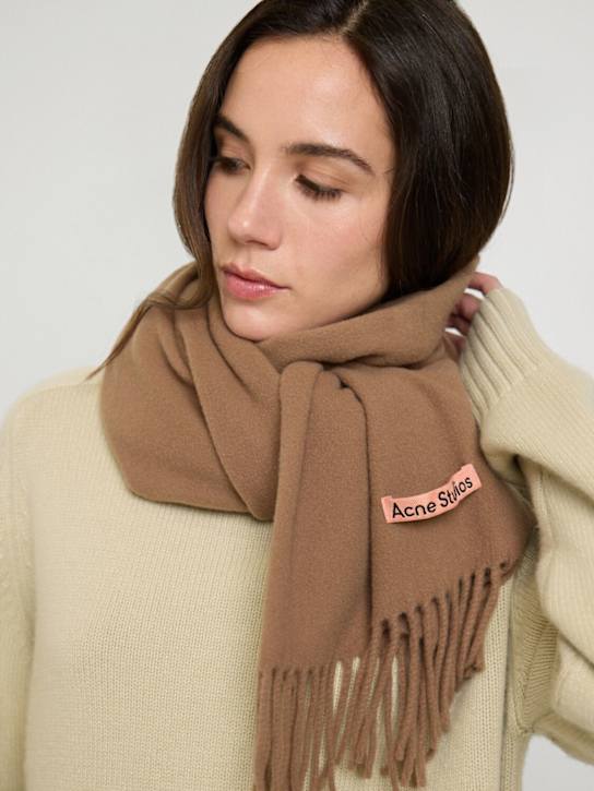 Acne Studios: Canada羊毛围巾 - 棕色 - women_1 | Luisa Via Roma