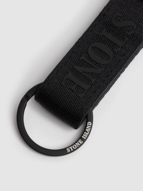 Stone Island: Logo key ring - men_1 | Luisa Via Roma